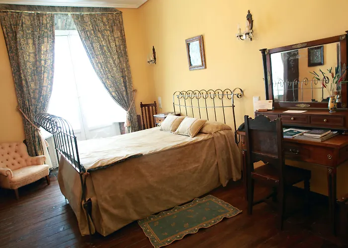 Monumento Pazo Do Castro O Barco de Valdeorras