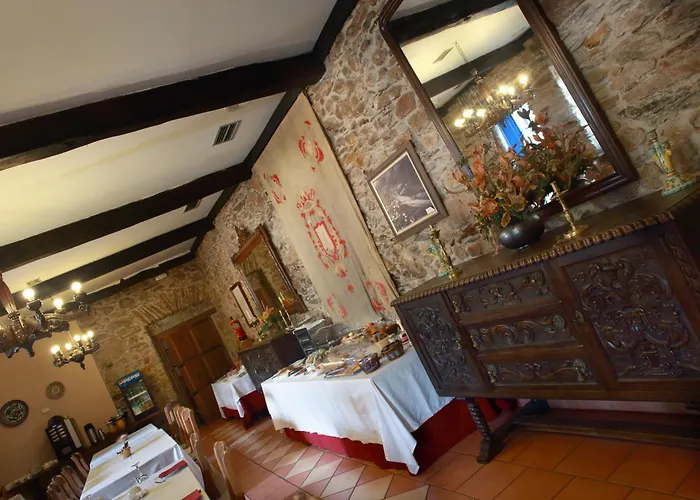 Monumento Pazo Do Castro O Barco de Valdeorras